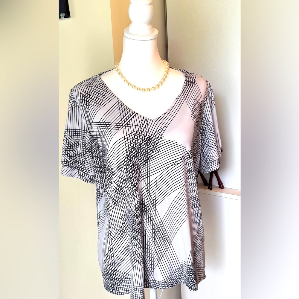 Flutter Sleeve Geometric Women's Top
